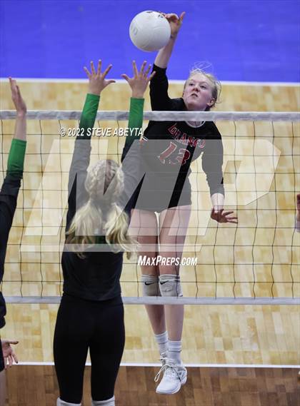 Thumbnail 2 in Niwot vs. Durango (CHSAA 4A 3rd Round) photogallery.