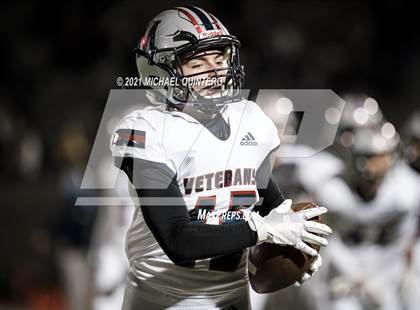 Thumbnail 2 in Cedar Park vs. Corpus Christi Veterans Memorial (UIL 5A Division I Semifinal) photogallery.