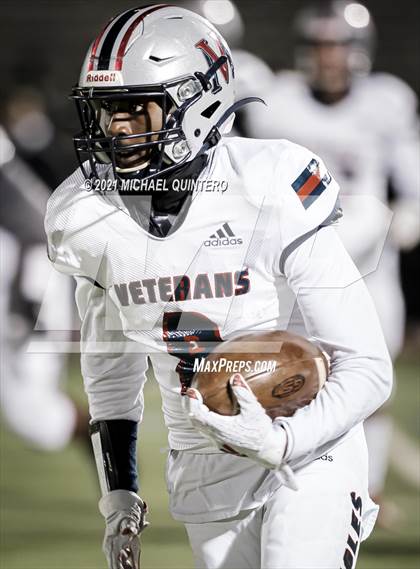 Thumbnail 2 in Cedar Park vs. Corpus Christi Veterans Memorial (UIL 5A Division I Semifinal) photogallery.