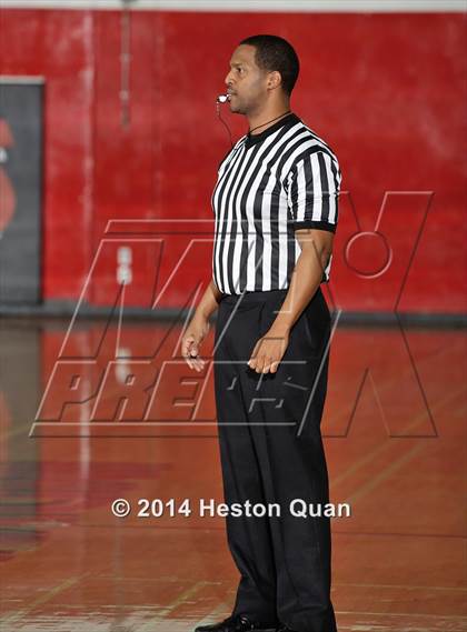 Thumbnail 1 in Laguna Hills vs. Shadow Hills (MaxPreps Holiday Classic) photogallery.