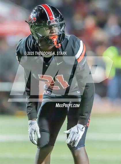 Thumbnail 2 in Eaglecrest vs. Legacy (CHSAA 5A 1st Round) photogallery.