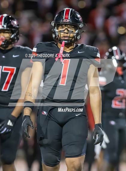 Thumbnail 2 in Eaglecrest vs. Legacy (CHSAA 5A 1st Round) photogallery.