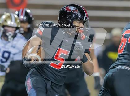 Thumbnail 3 in Eaglecrest vs. Legacy (CHSAA 5A 1st Round) photogallery.