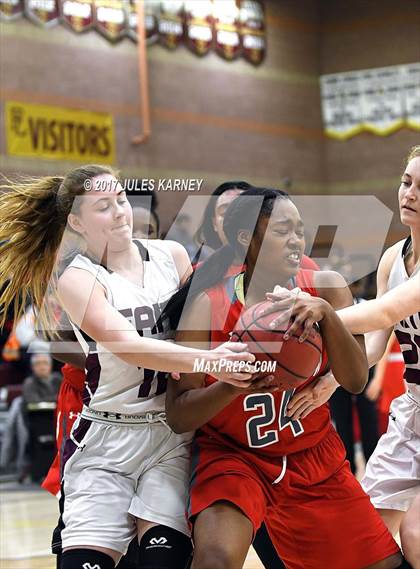 Thumbnail 2 in Faith Lutheran vs. Arbor View photogallery.