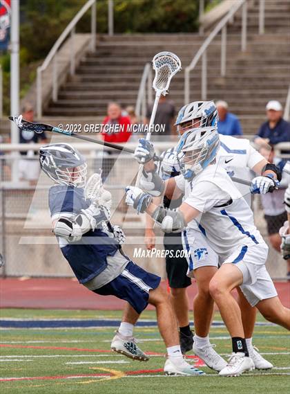 Thumbnail 2 in Wilton vs. Darien (FCIAC Finals) photogallery.
