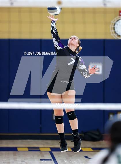 Thumbnail 2 in Mission Oak vs. Reedley (CIF-CS D5 Final) photogallery.