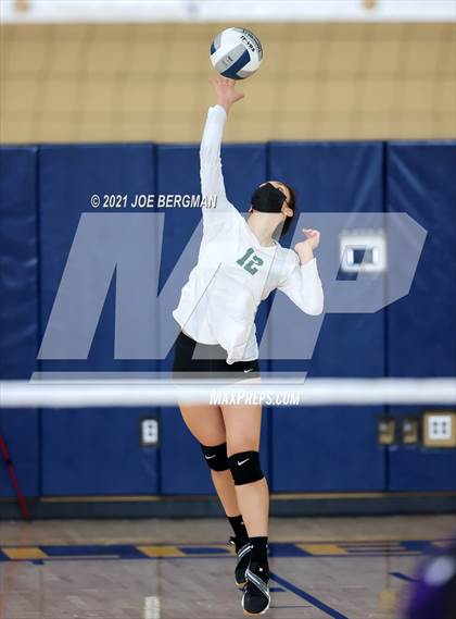 Thumbnail 1 in Mission Oak vs. Reedley (CIF-CS D5 Final) photogallery.