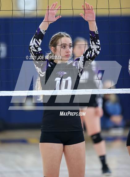 Thumbnail 1 in Mission Oak vs. Reedley (CIF-CS D5 Final) photogallery.