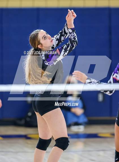 Thumbnail 3 in Mission Oak vs. Reedley (CIF-CS D5 Final) photogallery.