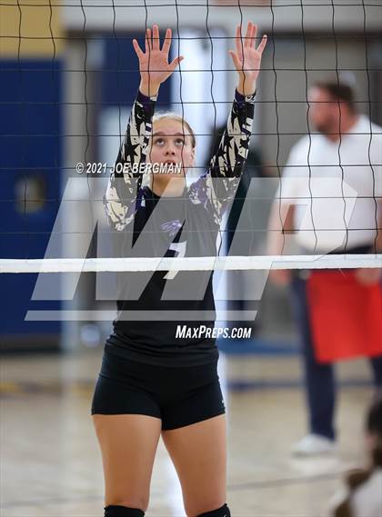 Thumbnail 1 in Mission Oak vs. Reedley (CIF-CS D5 Final) photogallery.