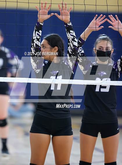Thumbnail 1 in Mission Oak vs. Reedley (CIF-CS D5 Final) photogallery.