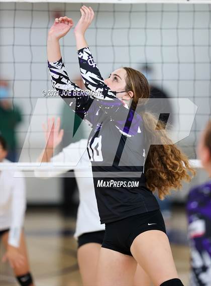 Thumbnail 3 in Mission Oak vs. Reedley (CIF-CS D5 Final) photogallery.