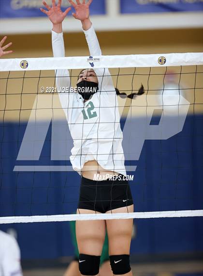 Thumbnail 2 in Mission Oak vs. Reedley (CIF-CS D5 Final) photogallery.