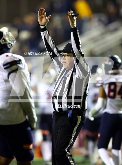 Thumbnail 2 in Inglewood vs. Chaminade (CIF SS D2 Semi-Finals) photogallery.