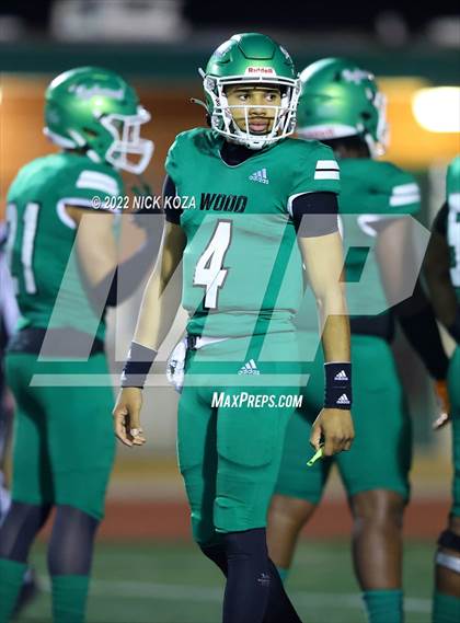 Thumbnail 2 in Inglewood vs. Chaminade (CIF SS D2 Semi-Finals) photogallery.