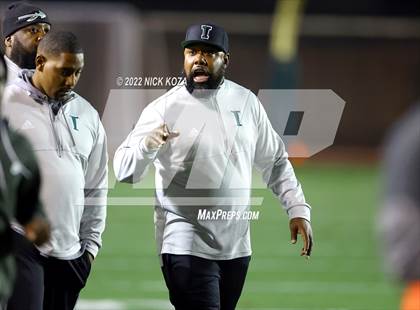 Thumbnail 2 in Inglewood vs. Chaminade (CIF SS D2 Semi-Finals) photogallery.