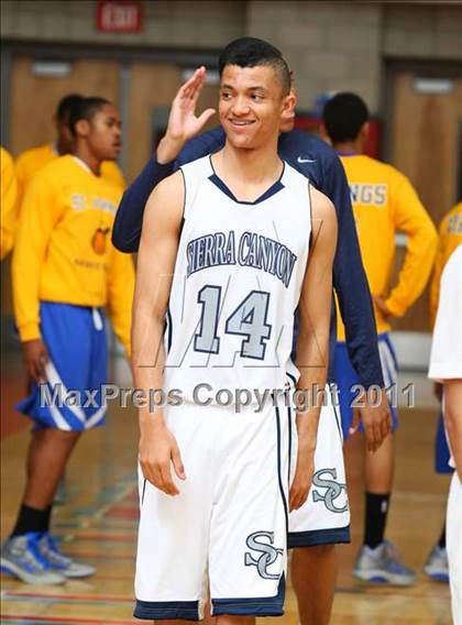 Thumbnail 3 in St. Bernard vs. Sierra Canyon (CIF SoCal D5 Regional Final) photogallery.