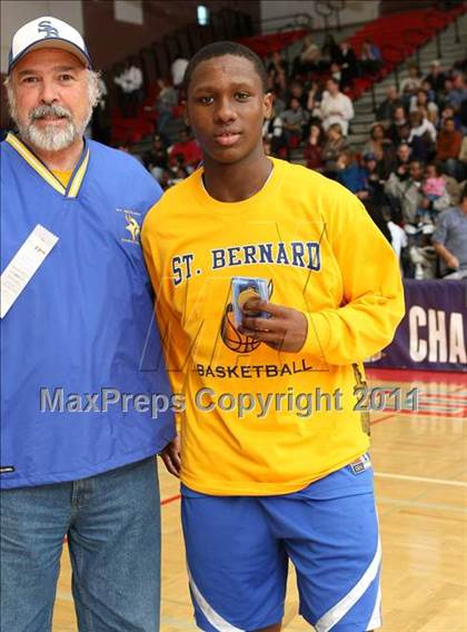 Thumbnail 3 in St. Bernard vs. Sierra Canyon (CIF SoCal D5 Regional Final) photogallery.