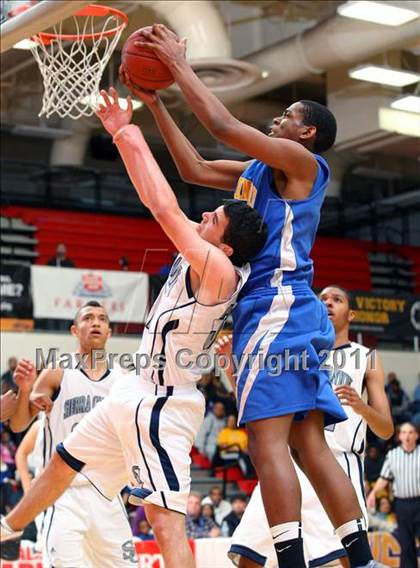 Thumbnail 1 in St. Bernard vs. Sierra Canyon (CIF SoCal D5 Regional Final) photogallery.