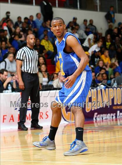 Thumbnail 1 in St. Bernard vs. Sierra Canyon (CIF SoCal D5 Regional Final) photogallery.
