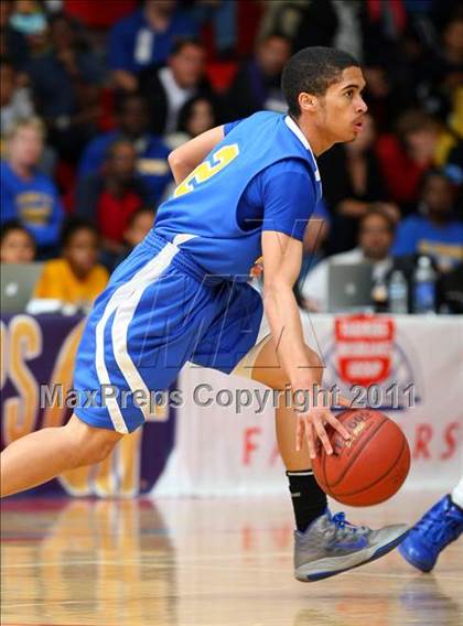 Thumbnail 2 in St. Bernard vs. Sierra Canyon (CIF SoCal D5 Regional Final) photogallery.