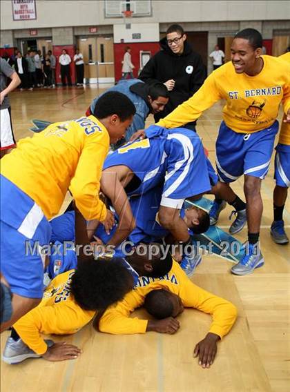 Thumbnail 3 in St. Bernard vs. Sierra Canyon (CIF SoCal D5 Regional Final) photogallery.