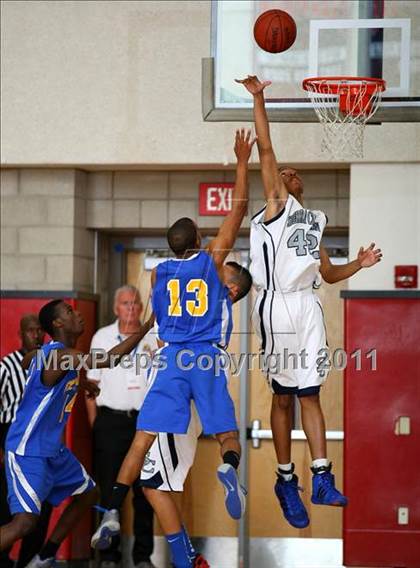 Thumbnail 2 in St. Bernard vs. Sierra Canyon (CIF SoCal D5 Regional Final) photogallery.