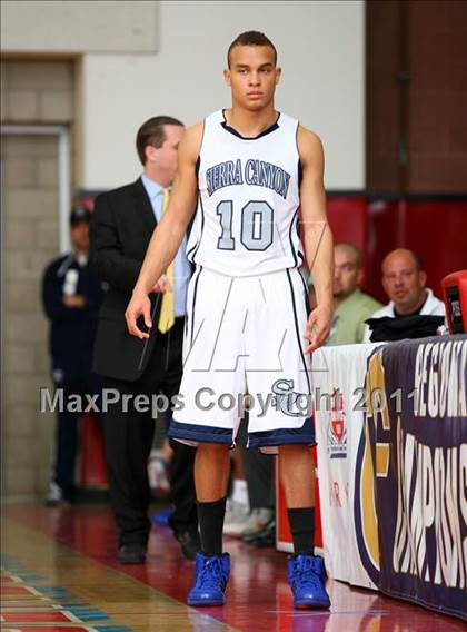 Thumbnail 3 in St. Bernard vs. Sierra Canyon (CIF SoCal D5 Regional Final) photogallery.