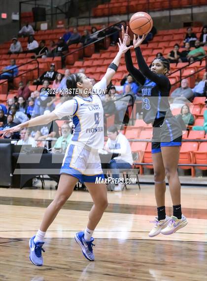 Thumbnail 2 in Hebron vs. Boswell (UIL Basketball 6A Area) photogallery.