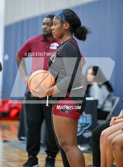 Thumbnail 1 in Santa Fe Catholic vs. Strawberry Crest (Tampa Bay Christmas Invitational) photogallery.