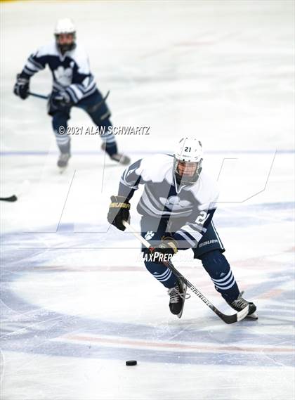 Thumbnail 1 in Victor @ Pittsford (Section 5 Class A Sectional Final) photogallery.