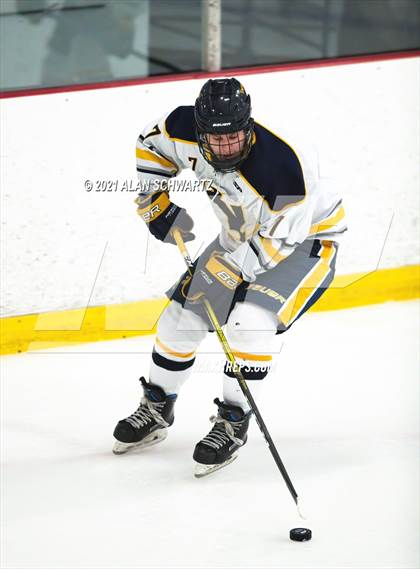 Thumbnail 1 in Victor @ Pittsford (Section 5 Class A Sectional Final) photogallery.