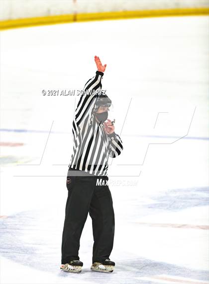Thumbnail 1 in Victor @ Pittsford (Section 5 Class A Sectional Final) photogallery.