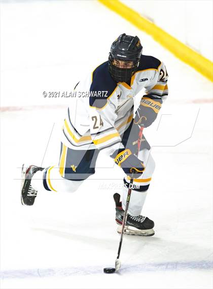 Thumbnail 1 in Victor @ Pittsford (Section 5 Class A Sectional Final) photogallery.