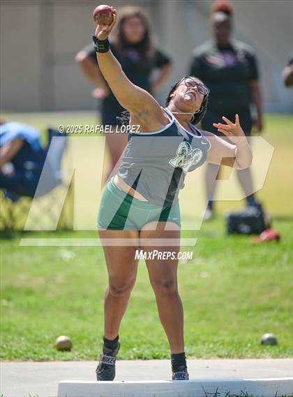 Thumbnail 1 in Panther Relays (Shot Put) photogallery.