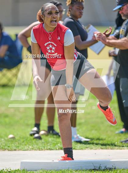 Thumbnail 2 in Panther Relays (Shot Put) photogallery.