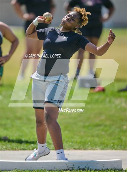 Thumbnail 2 in Panther Relays (Shot Put) photogallery.