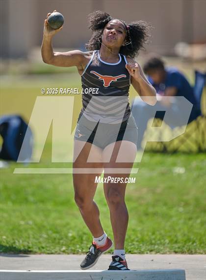 Thumbnail 1 in Panther Relays (Shot Put) photogallery.