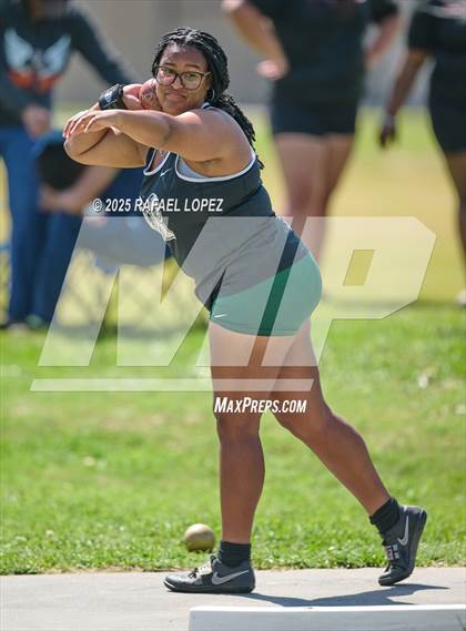 Thumbnail 1 in Panther Relays (Shot Put) photogallery.