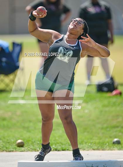 Thumbnail 3 in Panther Relays (Shot Put) photogallery.