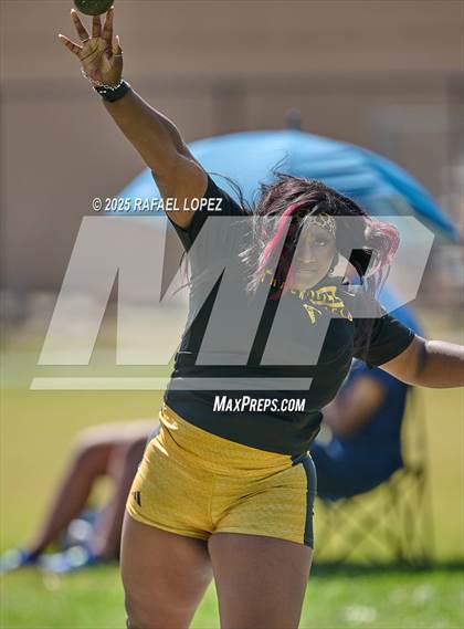 Thumbnail 2 in Panther Relays (Shot Put) photogallery.