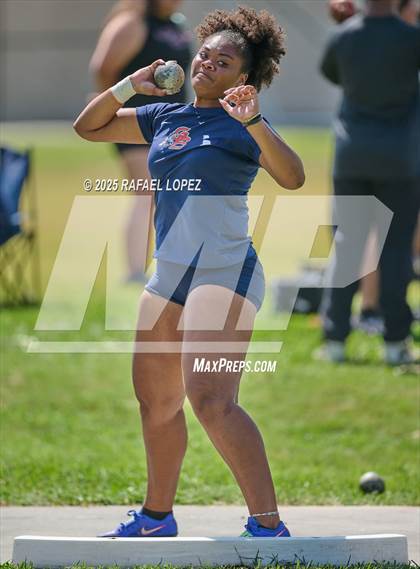 Thumbnail 3 in Panther Relays (Shot Put) photogallery.