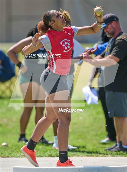 Thumbnail 2 in Panther Relays (Shot Put) photogallery.