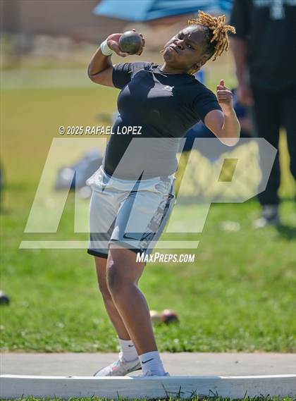 Thumbnail 3 in Panther Relays (Shot Put) photogallery.