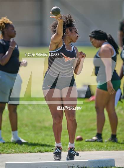 Thumbnail 1 in Panther Relays (Shot Put) photogallery.