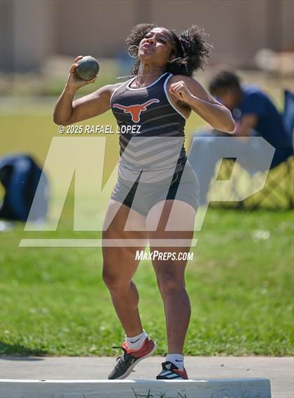 Thumbnail 3 in Panther Relays (Shot Put) photogallery.