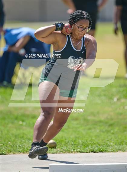 Thumbnail 2 in Panther Relays (Shot Put) photogallery.