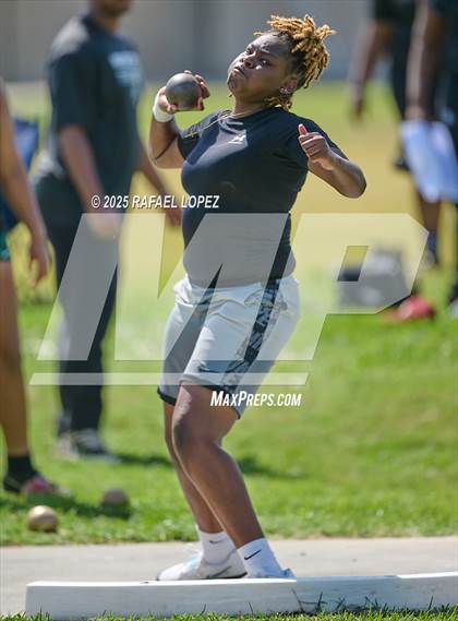 Thumbnail 1 in Panther Relays (Shot Put) photogallery.