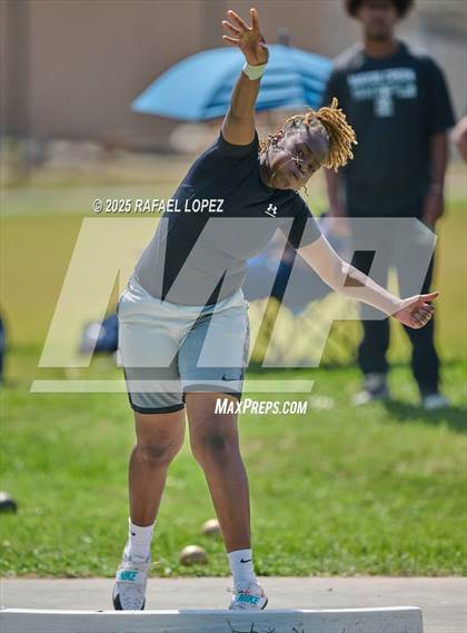 Thumbnail 3 in Panther Relays (Shot Put) photogallery.