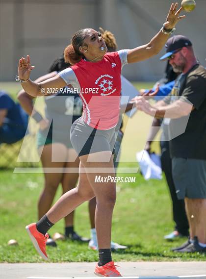 Thumbnail 3 in Panther Relays (Shot Put) photogallery.